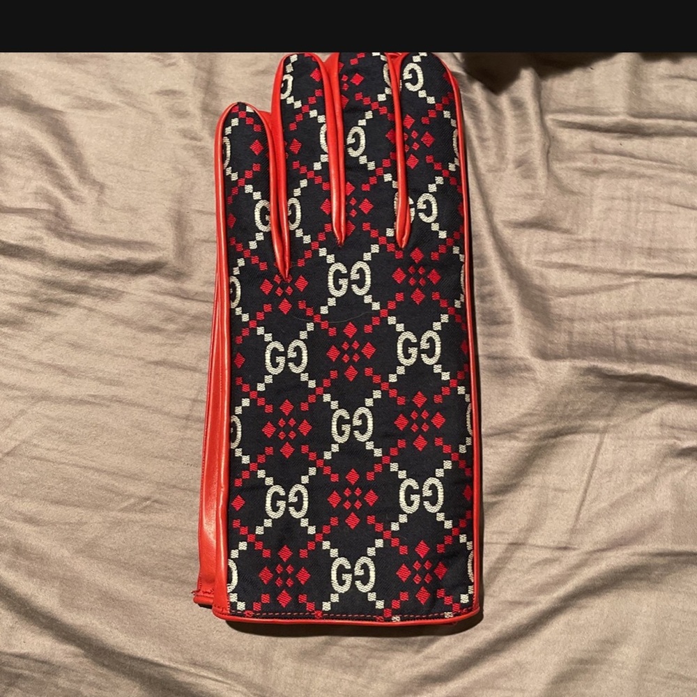 100% authentic Gucci glove